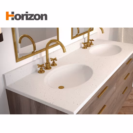 Dessus de cuisine en dalles de porcelaine grand format éclaircissant et dessus en quartz